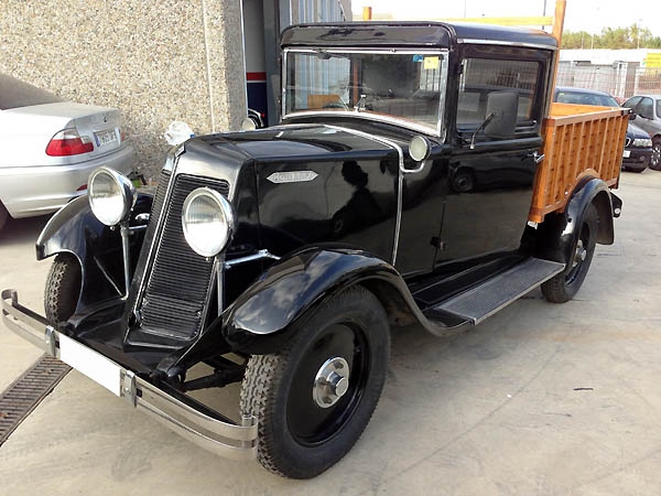 1928 Renault Monasix Van